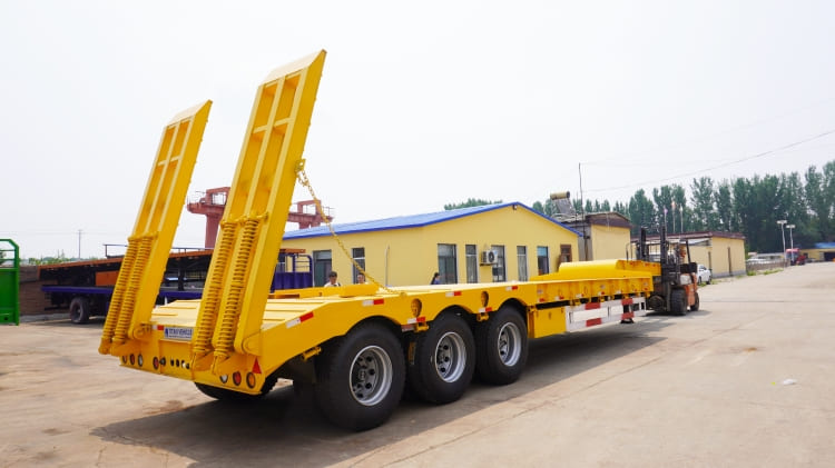 3 Axle 60 Ton Low Bed Trailer for Sale in Costa Rica